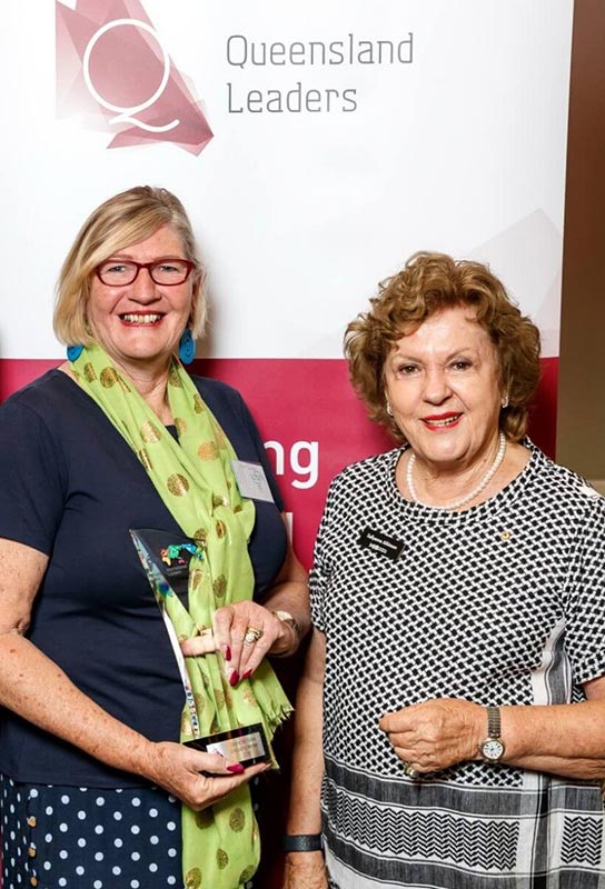 Helen receiving Queensland Leaders Graduate Award